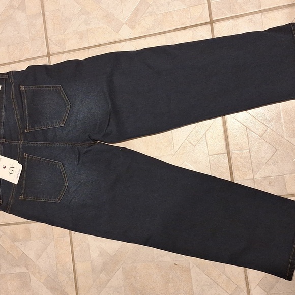 q Womens Blue Stretch Deim Capris Size 8. NWT - Picture 2 of 9